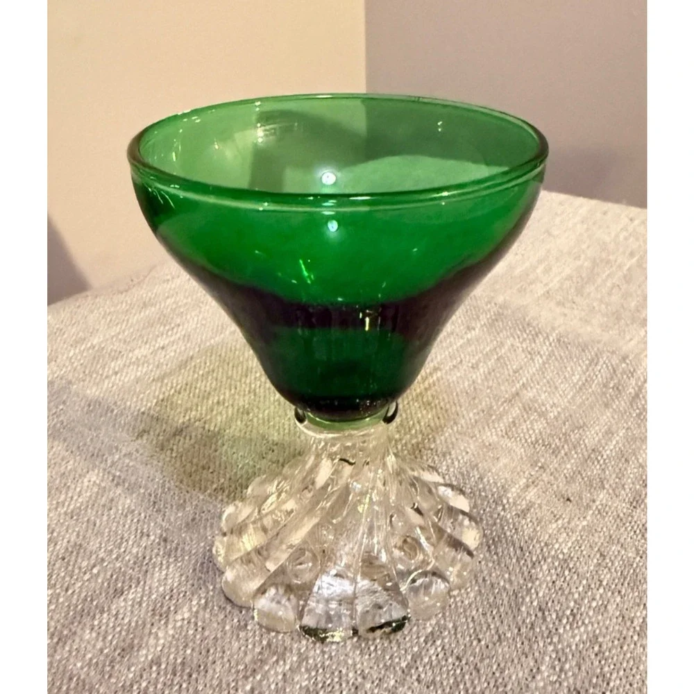 🌿 Vintage Green Glass Goblet Cup – Clear Decorative Pedestal Foot 🌿